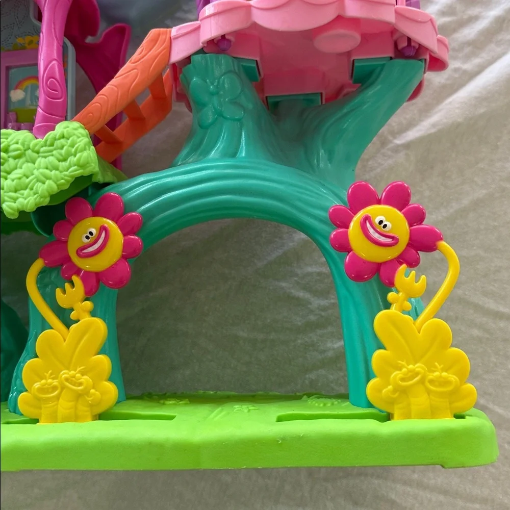 Imaginext Dreamworks Trolls Lights & Sounds Rainbow Treehouse by Fisher Price